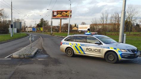 čitateľ v pražskom parku