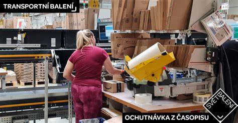 Prierez vlnitou lepenkou ukazujúci jej viacvrstvovú štruktúru