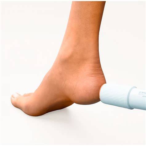 Infografika: Kroky správnej domácej pedikúry s Bausch Easy Pedipeel