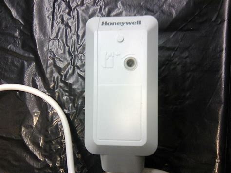 Detailný pohľad na telo ventilu a elektrický pohon Honeywell