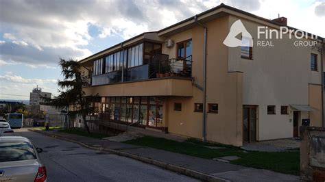 Záber na budovu Mestského kúpeľa v Nitre