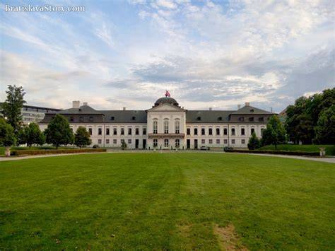 Pohľad na Grasalkovičov palác v Bratislave