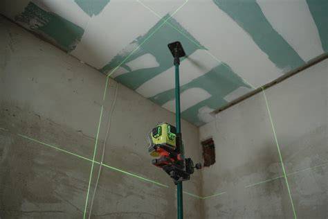 Schéma fungovania krížového lasera na stene