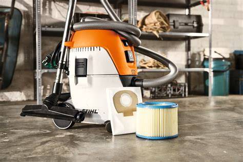 Priemyselný vysávač STIHL SE 62 E s pripojeným elektronáradím