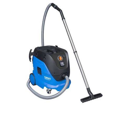 Priemyselný vysávač Narex 33 71 v akcii
