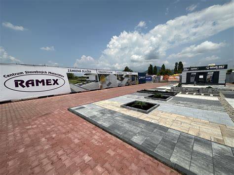 Pohľad na fasádu predajne stavebnín RAMEX v Prešove