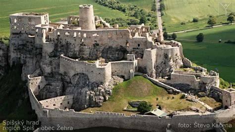 Spišský hrad: Panoramatický pohľad na rozsiahly hradný komplex