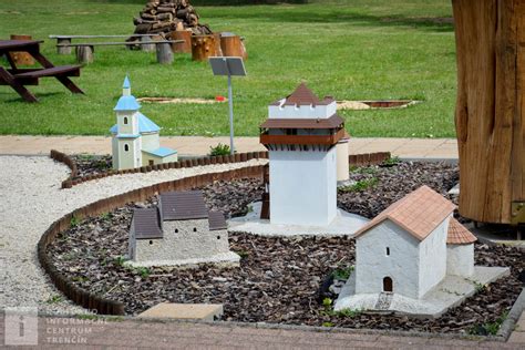 Model Dreveného kostola Všetkých svätých v Parku miniatúr Podolie