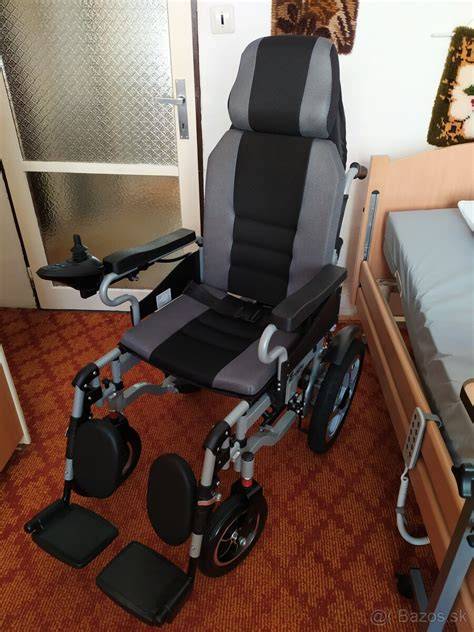 Návrh pôdorysu bezbariérovej kúpeľne s dostatočným priestorom pre invalidný vozík