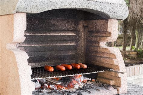 Rôzne materiály na stavbu grilu