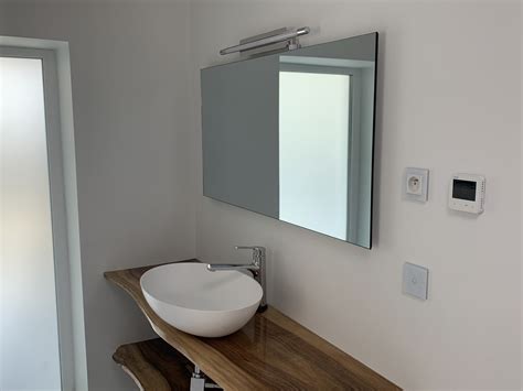 Zrkadlový infrapanel v kúpeľni