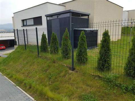 Inštalácia vzpier pre zvýšenie stability plotu