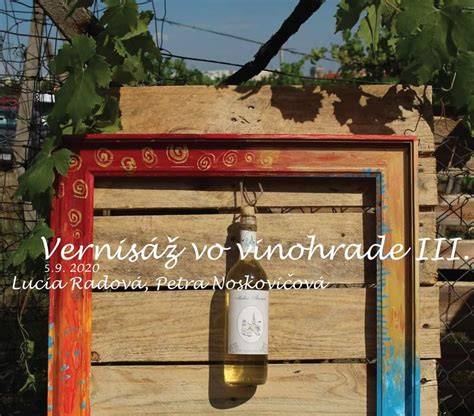 Inštalácia drevených stĺpov vo vinohrade