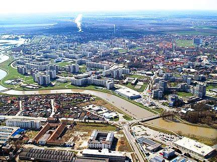 Letecký pohľad na železničnú stanicu Nové Zámky a okolité trate