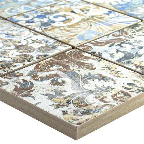 Vzorované keramické dlaždice s patchwork efektom