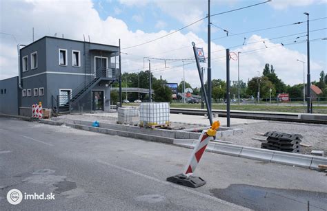 Zostavená zárubňa na podklade pred osadením