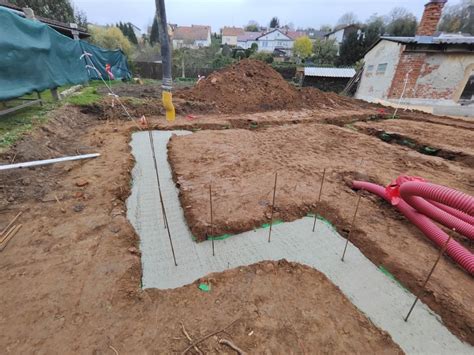 Výkopové práce a kladenie nového potrubia v pôvodnej trase