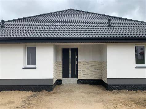 Príklad domu s plochou strechou a energeticky úspornými prvkami