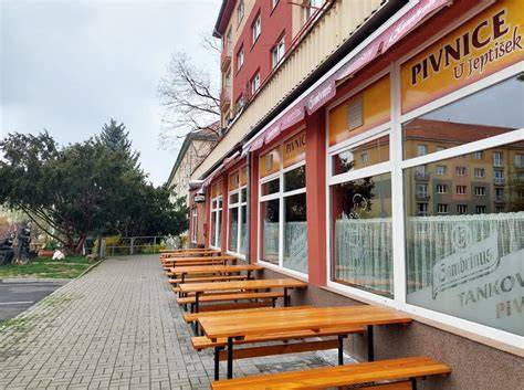 Zhotovenie fabiónov v rohoch pivnice