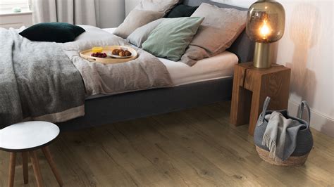 Koláž rôznych farebných odtieňov a dekorov laminátových podláh Classen