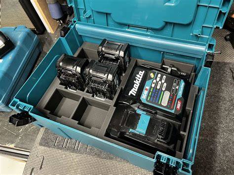 Makita MAKPAC Systainer vs. plastový kufor