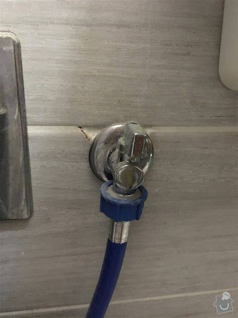 Oprava plavákového ventilu v splachovacej nádrži
