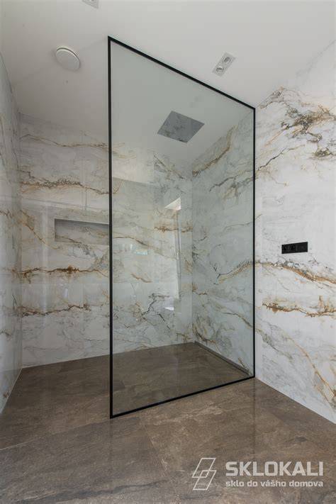 Moderný walk-in sprchový kút