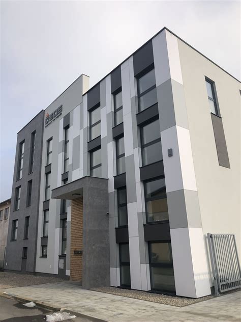 Detail HPL fasády Fundermax na budove
