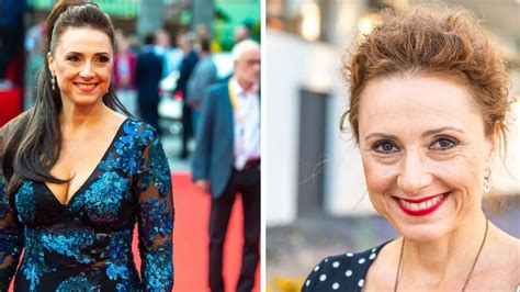 Žena s dieťaťom, ktorá sa cíti osamelá napriek blízkosti dieťaťa