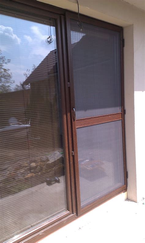 Schéma inštalácie magnetickej západky na balkónové dvere