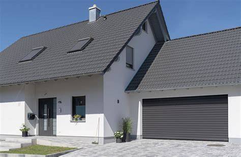 Moderná fasáda domu so silikónovou omietkou