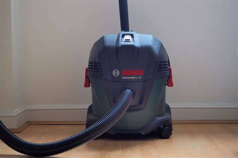 Bosch UniversalVac 15 - univerzálne použitie v dielni