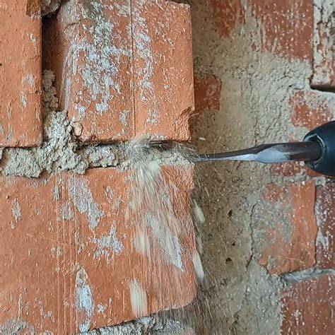 Sekáč na škáry a trhliny pre šetrné odstraňovanie materiálu