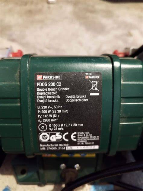 Detailný pohľad na dvojkotúčovú brúsku Parkside PDOS 200 C2