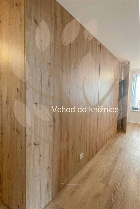 Dizajn steny s lamelovým obkladom