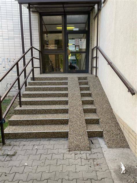 Detail protišmykovej úpravy na schodisku