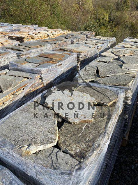 Rôzne typy obkladov imitujúcich prírodný kameň