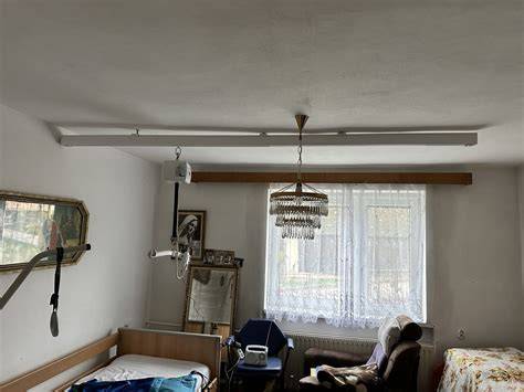 Obrázok znázorňujúci čistenie stropného sušiaka
