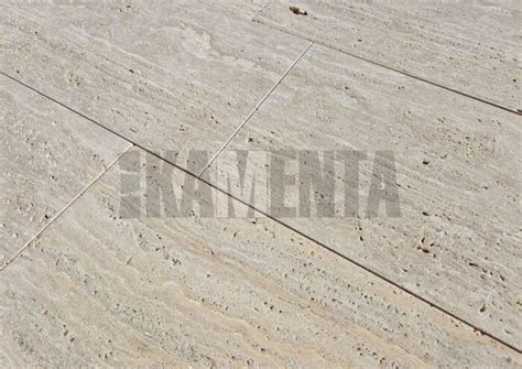 Detailná textúra tmavého travertínu