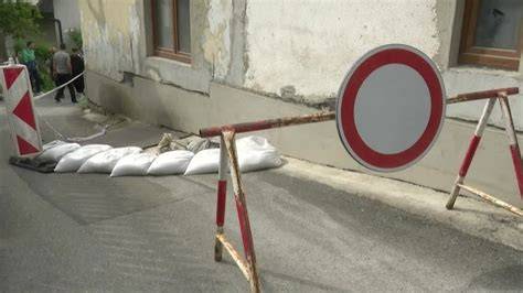 betónová príjazdová cesta pri rodinnom dome