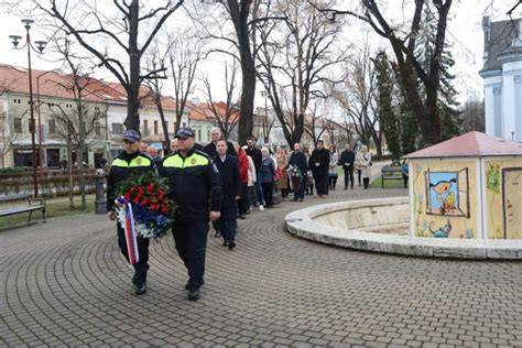 moderný nerezový komín s dekoratívnym obkladom v Spišskej Novej Vsi