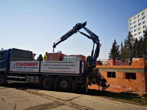 Rozvoz materiálu hydraulickou rukou