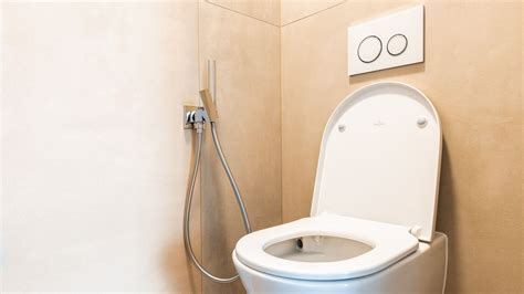 Nástenná bidetová sprška pri WC