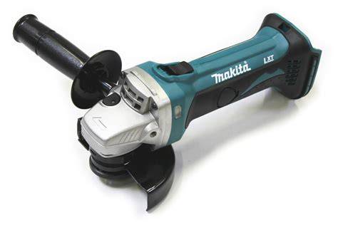 Makita DGA452Z v akcii