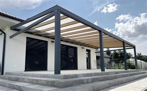 Prístrešok s PVC vlnitou strešnou krytinou