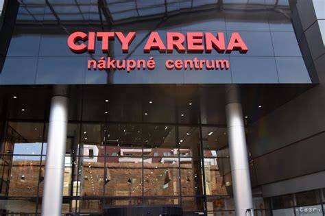 Prví nakupujúci v obchodnom centre City Areny