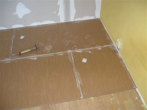 Inšpirácia pre moderné podlahy a steny v malom byte