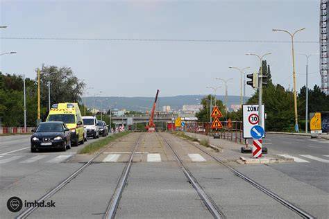Zrekonštruovaná zastávka Považská, Nová Nemocnica