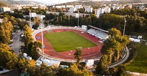 Starý futbalový štadión v Bardejove s atletickou dráhou
