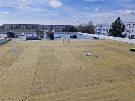 Porovnanie izolačných materiálov pre ploché strechy